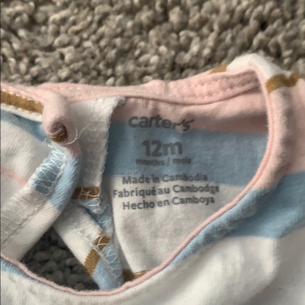 Carter’s romper - Picture 2 of 3